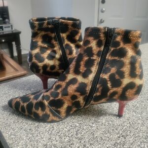 Betsey Johnson Leopard Ankle Booties Size 7M